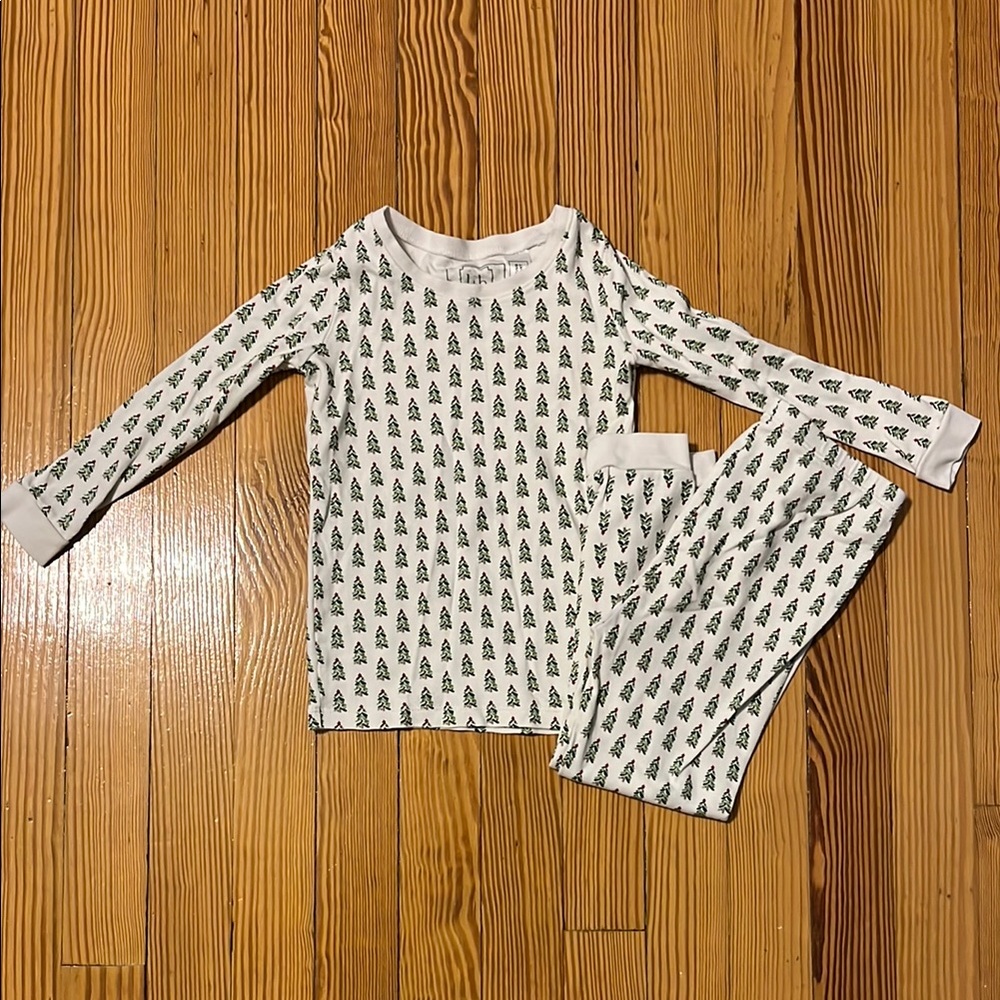 Lila and Hayes Christmas Tree Pajamas
Size 5